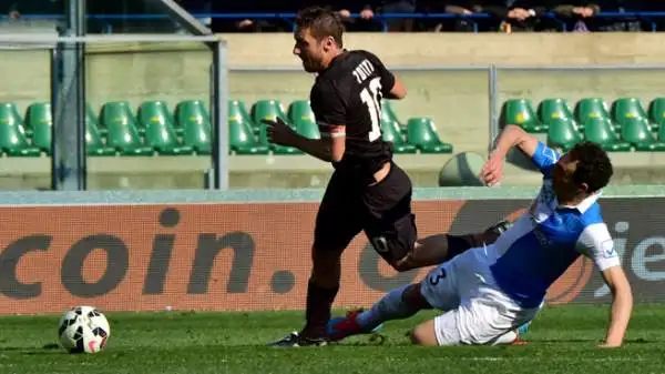 Chievo-Roma 0-0. Totti 5,5. Altra domenica difficile per il capitano romanista, tenuto bene sotto controllo dalla difesa clivense. Non riesce a rendersi mai pericoloso, la sua partita dura un'ora.