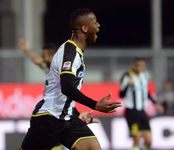 Udinese-Fiorentina 2-2. Wague 7. Si sta guadagnando settimana dopo settimana i galloni da titolare. E' l'ultima delle grandi rivelazioni esplose nel prolifico giardino del Friuli.