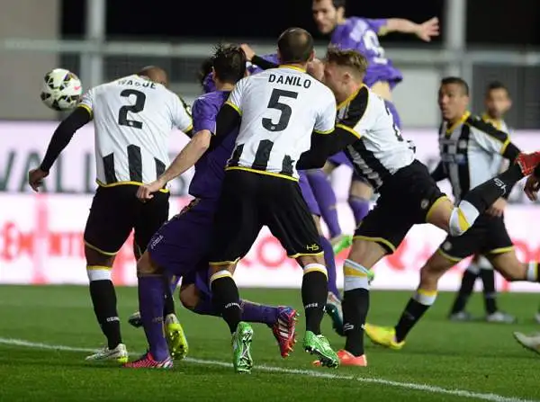 Al Friuli i padroni di casa si portano in vantaggio grazie a Molla Wague, ma nella ripresa Mario Gomez raggiunge e supera i bianconeri con una doppietta in tre minuti, al 63', però, arriva il nuovo pa