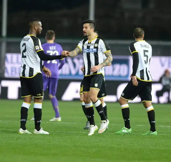 Al Friuli i padroni di casa si portano in vantaggio grazie a Molla Wague, ma nella ripresa Mario Gomez raggiunge e supera i bianconeri con una doppietta in tre minuti, al 63', però, arriva il nuovo pa