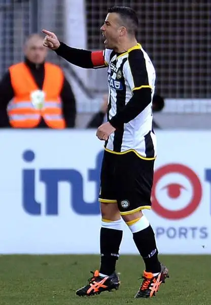 Il Toro va in vantaggio con Quagliarella ma subisce la rimonta friulana con i gol di Di Natale, l'autogol di Molinaro e il gol di Wague. Nel finale il gol di Benassi che accorcia le distanze.