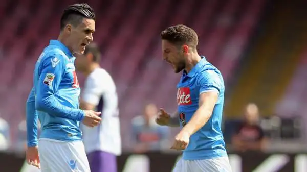 Napoli-Fiorentina 3-0. Mertens 7. Lui e Callejon si riprendono il Napoli con una prova maiuscola e di grande continuità in attacco. Il belga, poi, segna con una prodezza e fa impazzire gli avversari.