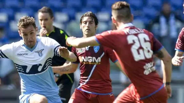 Lazio-Empoli 4-0. Tonelli 5. All'Olimpico il meccanismo perfetto di Sarri si inceppa. Tra i peggiori c'è proprio il centrale, che si perde Klose in occasione del raddoppio.