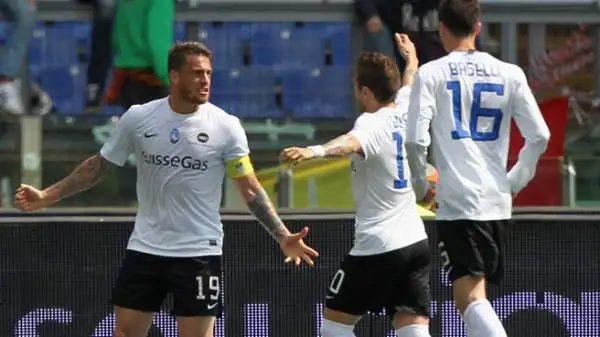 Roma-Atalanta 1-1. Denis 6,5. Il rigore a coronare una partita di grande lavoro sporco, da solo contro la difesa avversaria.