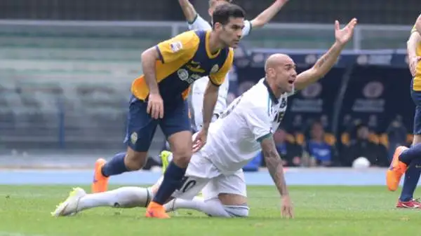 Verona-Sassuolo 3-2. Zaza 5. Un'altra occasione persa per un giocatore che appare sempre più smarrito. Il duello tra bomber con Luca Toni è perso senza l'ombra di un'attenuante.