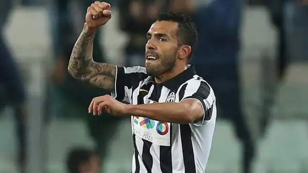 Juventus-Fiorentina 3-2. Tevez 8. Aggettivi finiti per il giocatore più forte della serie A: tocca pochi palloni, li tramuta in oro con una doppietta che lo porta a 20 reti.