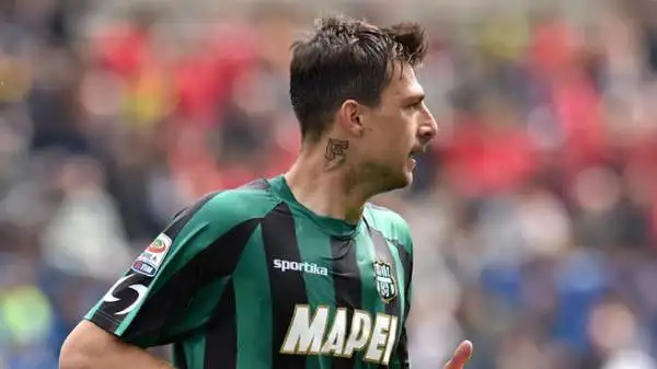 Sassuolo-Roma 0-3. Acerbi 5. La velocità delle punte della Roma lo mette spesso in imbarazzo.