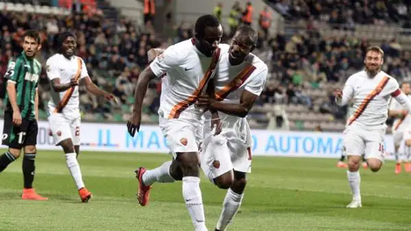 Sassuolo-Roma 0-3. Doumbia 6,5. Subentrato appena prima della partita per Keita, finalmente realizza la sua prima rete in serie A.