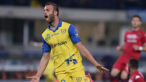 Chievo-Cagliari 1-0. Meggiorini 7. Segna lo splendido gol della vittoria e della salvezza clivense.