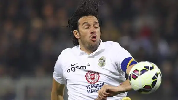 Sampdoria-Verona 1-1. Toni 7,5. E sono 18. L'inossidabile bomber emiliano non si smentisce neanche questa volta. Continua la caccia a Tevez.