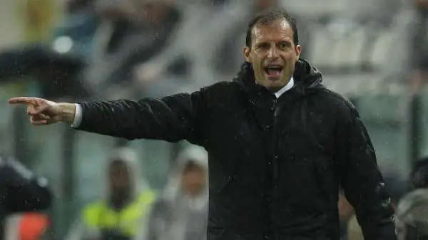 Juventus-Lazio 2-0. Allegri 7. Fa turnover in vista Monaco (ma non troppo) e porta a casa l'importantissima gara con una prova di enorme solidità.