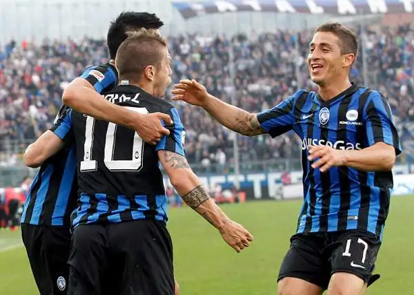 I nerazzurri recuperano due volte contro l'Empoli. Il 2-2 finale firmato Denis arriva a tempo scaduto. Di Saponara, Gomez, Maccarone e Denis i gol della partita.