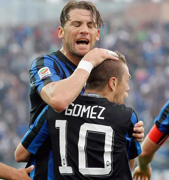 I nerazzurri recuperano due volte contro l'Empoli. Il 2-2 finale firmato Denis arriva a tempo scaduto. Di Saponara, Gomez, Maccarone e Denis i gol della partita.