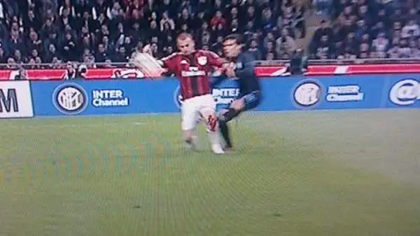 Anche Mancini si lamenta: "Il rigore è netto, le riunioni arbitrali non servono a nulla. Ho visto penalty assegnati per molto meno".