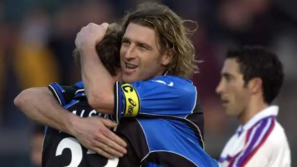 Resta però imbattuto il record assoluto tra i professionisti di Massimo Carrera. Lo storico assistente di Antonio Conte fece gol a 41 anni e 10 mesi con la maglia della Pro Vercelli in C2.