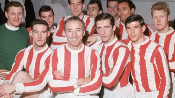 Ma sarà difficile per chiunque emulare Stanley Matthews. Primo Pallone d'Oro della storia e leggenda del calcio inglese, segnò in FA Cup con la maglia dello Stoke City addirittura a 49 anni d'età.