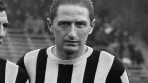 Sono tanti, e leggendari, i veterani del gol che hanno preceduto l'attaccante nipponico nei decenni. Per oltre 50 anni il gol più 'anziano' della serie A era stato di Silvio Piola.