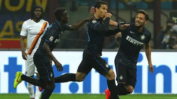Inter-Roma 2-1. Hernanes 7. Sarà aria di derby per lui, ex laziale: il 'Profeta' si scatena. Un gol bellissimo e tante giocate apprezzabili. Persino in velocità.