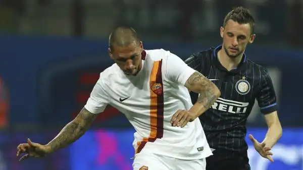 Inter-Roma 2-1. Holebas 5. Qualche buona chiusura, ma tanti svarioni difensivi.