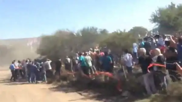 Paura e sollievo al Rally d'Argentina. La Hyundai del neozelandese Paddon è uscita di strada: sei spettatori feriti, nessuno è in pericolo di vita.
