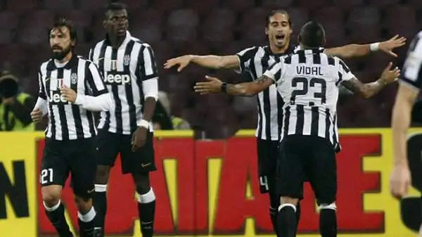 11 gennaio 2015 - E’ di Caceres il gol che riporta in vantaggio i bianconeri sul sempre difficile campo del Napoli.