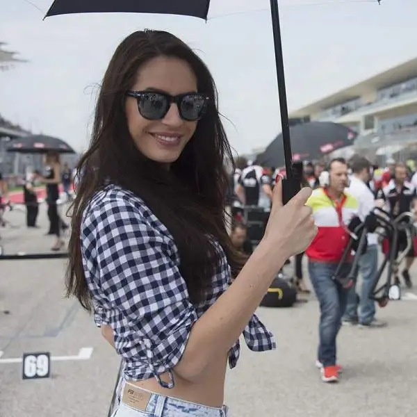 Anche ne circuito delle Americhe non sono mancate le bellissime Gird GIrls che hanno accompagnato i piloti in pista con gli immancabili ombrellini.