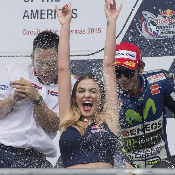 Anche ne circuito delle Americhe non sono mancate le bellissime Gird GIrls che hanno accompagnato i piloti in pista con gli immancabili ombrellini.