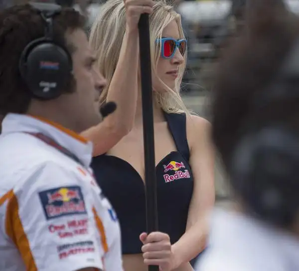 Anche ne circuito delle Americhe non sono mancate le bellissime Gird GIrls che hanno accompagnato i piloti in pista con gli immancabili ombrellini.