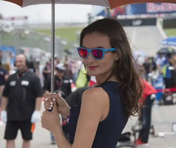 Anche ne circuito delle Americhe non sono mancate le bellissime Gird GIrls che hanno accompagnato i piloti in pista con gli immancabili ombrellini.