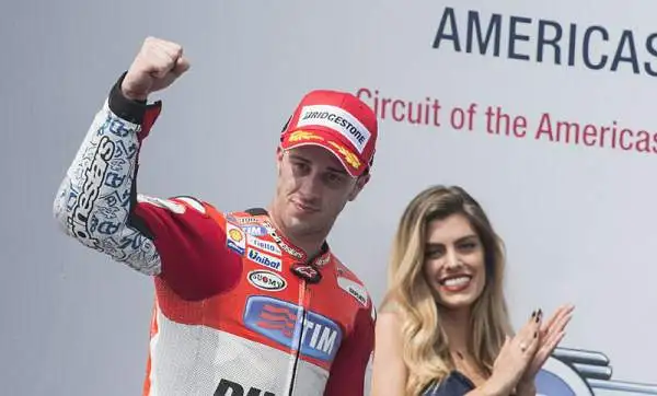 Anche ne circuito delle Americhe non sono mancate le bellissime Gird GIrls che hanno accompagnato i piloti in pista con gli immancabili ombrellini.