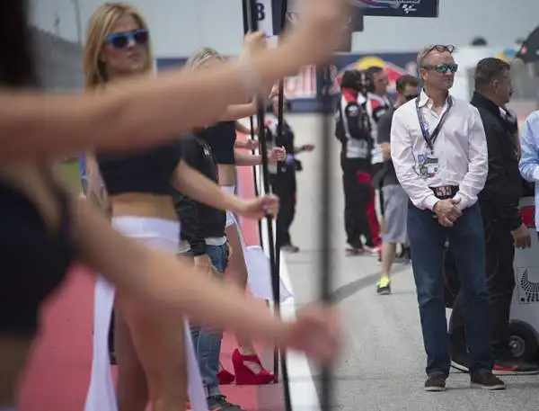 Anche ne circuito delle Americhe non sono mancate le bellissime Gird GIrls che hanno accompagnato i piloti in pista con gli immancabili ombrellini.