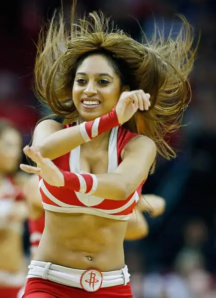 Oltre allo spettacolo sul parquet c'è un'altra cosa che non manca mai ad una partita... le bellissime ragazze che allietano gli spettatori nei momenti di pausa dal gioco con balletti e coreografie.
