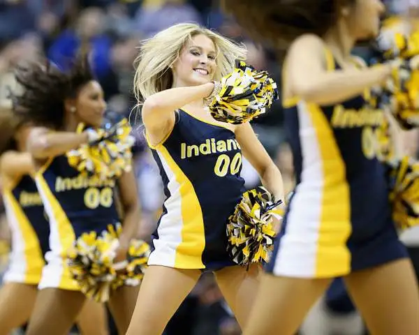 Oltre allo spettacolo sul parquet c'è un'altra cosa che non manca mai ad una partita... le bellissime ragazze che allietano gli spettatori nei momenti di pausa dal gioco con balletti e coreografie.