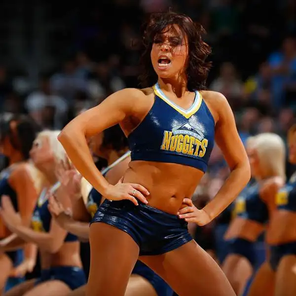 Oltre allo spettacolo sul parquet c'è un'altra cosa che non manca mai ad una partita... le bellissime ragazze che allietano gli spettatori nei momenti di pausa dal gioco con balletti e coreografie.