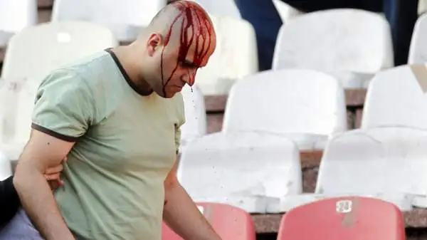 Cinquanta feriti e quaranta arrestati. Questo il bilancio del derby della capitale serba tra Partizan e Stella Rossa.
