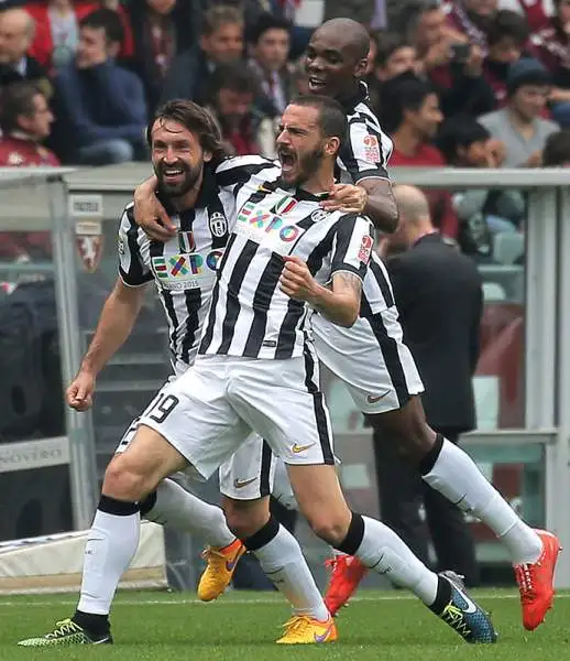 I granata battono i cugini dopo 20 anni, i bianconeri rimandano la festa scudetto. Dopo il vantaggio di Pirlo su punizione i granata ribaltano il risultato con Darmian e Quagliarella.