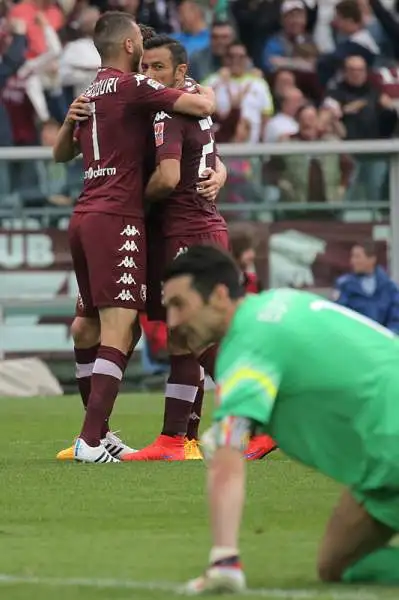 I granata battono i cugini dopo 20 anni, i bianconeri rimandano la festa scudetto. Dopo il vantaggio di Pirlo su punizione i granata ribaltano il risultato con Darmian e Quagliarella.