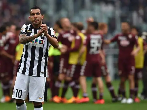 I granata battono i cugini dopo 20 anni, i bianconeri rimandano la festa scudetto. Dopo il vantaggio di Pirlo su punizione i granata ribaltano il risultato con Darmian e Quagliarella.