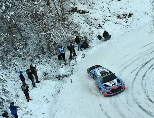 Sebastien Ogier inizia alla grande il mondiale trionfando a Montecarlo, solo Volkswagen sul podio con Latvala secondo davanti a Mikkelsen, a Meeke la Power Stage.