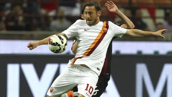 Milan-Roma 2-1. Totti 7. Non solo per il rigore segnato, ma per la vitalità che dà ai suoi in un momento in cui la partita sembrava finita.