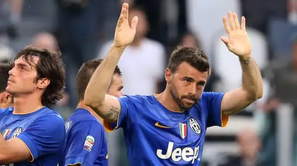 Juventus-Cagliari 1-1. Barzagli 7. Che giocatore. Non concede un centimetro dietro e mostra anche piedi sopraffini al momento di impostare l'azione.