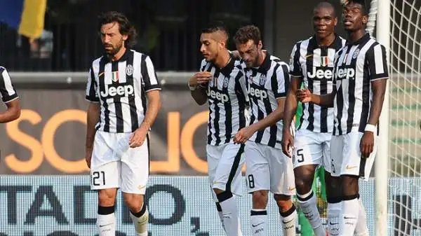 Verona-Juventus 2-2. Pereyra 7. Prova a mettere in difficoltà Allegri in vista della partita contro il Barcellona: segna una rete fantastica, è sempre al centro della manovra offensiva.