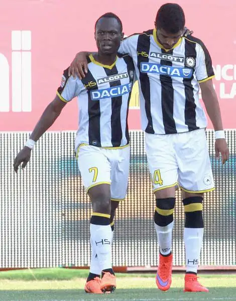 Il Cagliari saluta la Serie A battendo l'Udinese con i gol di Sau, Joao Pedro, M'Poku e un autorete di Fernandes, Augirre, Thereau e lo stesso Fernandes in rete per i friulani.