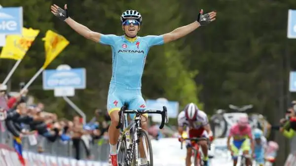 Ad aggiudicarsi la tappa è un altro spagnolo, Mikel Landa dell'Astana, che precede il russo Yuri Trofimov (Katusha).