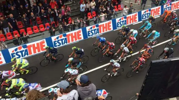 Bis Landa, Contador strapazza Aru. Dopo il successo a Madonna di Campiglio, il corridore della Astana ha vinto anche all'Aprica. La maglia rosa consolida la sua leadership.