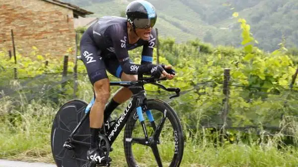Contador torna in rosa. Lo spagnolo con una spettacolare cronometro si riprende la maglia di leader della classifica. Aru ora è attardato di 2'28".