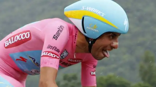 Ora lo spagnolo comanda con 2'28" di vantaggio sul portacolori dell'Astana.