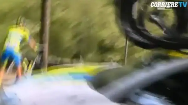 L'ex velocista Mario Cipollini: "Contador sbaglia a cambiare bici prima della salita, lo fa spesso, così alimenta i sospetti sui motorini, Aru dovrebbe attaccarlo".