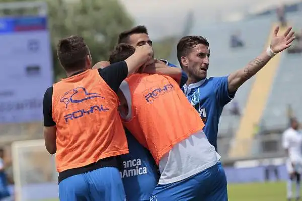 Pari Samp, Genoa e viola ridono. Eto'o non basta ai blucerchiati per centrare una vittoria fondamentale nella corsa all'Europa League.