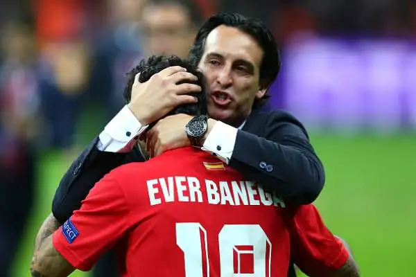 Secondo titolo consecutivo, il quarto in assoluto, per la squadra di Emery che si impone 3-2 in rimonta sul Dnipro nella finale di Varsavia.